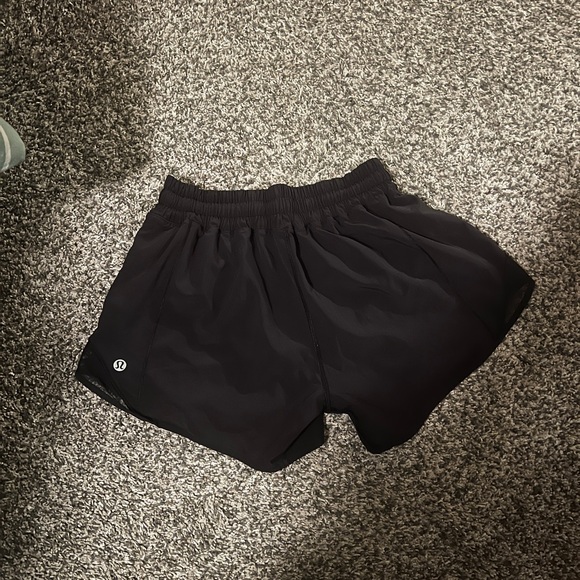 Lululemon Hotty Hot Low-Rise Lined Short 2.5" - Picture 1 of 2